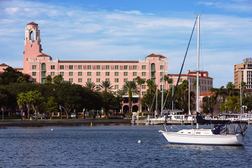 Vinoy Restaurant, Vinoy, Restaurant, Dining, Dinner, Lunch, Places to eat, waterfront dining, waterfront, boaters, boating, realtor, realty, realitor, reality