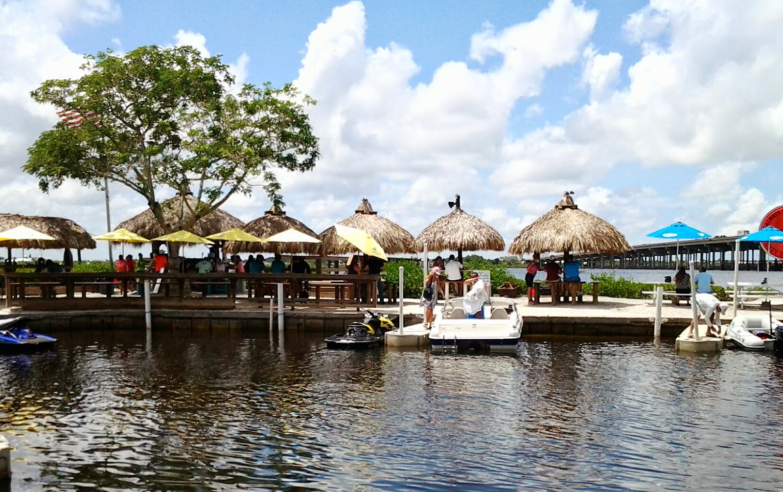 Woody's River Roo Restaurant, Woodys River Roo, Woodys, River Roo, Restaurant, Waterfront Restaurant, Waterfront Dining, Dining, dinner, lunch, waterfront, manatee county, manatee, realtor, realty, places to eat, on the water
